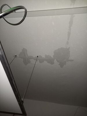 20221219-1855 Wasserschaden Decke MuFuR.jpg